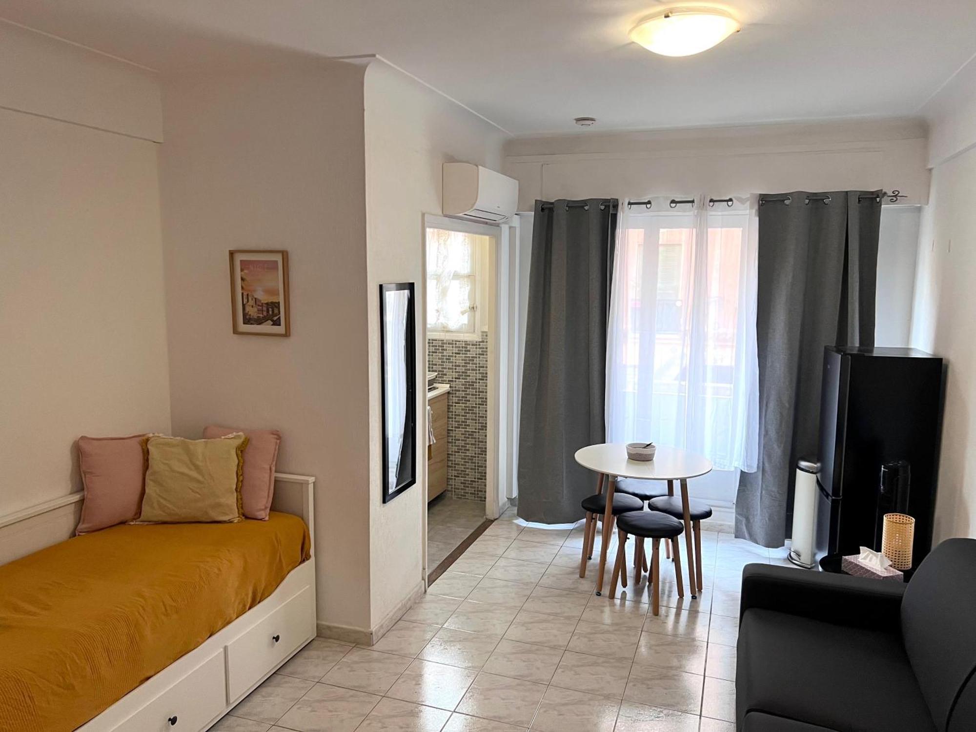 Lejlighed Fully Equipped For 3, Near Negresco